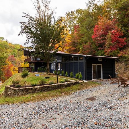Fun Cabin With Hot Tub, Pool Table & Fire Pit - Big Blue 布赖森城 外观 照片