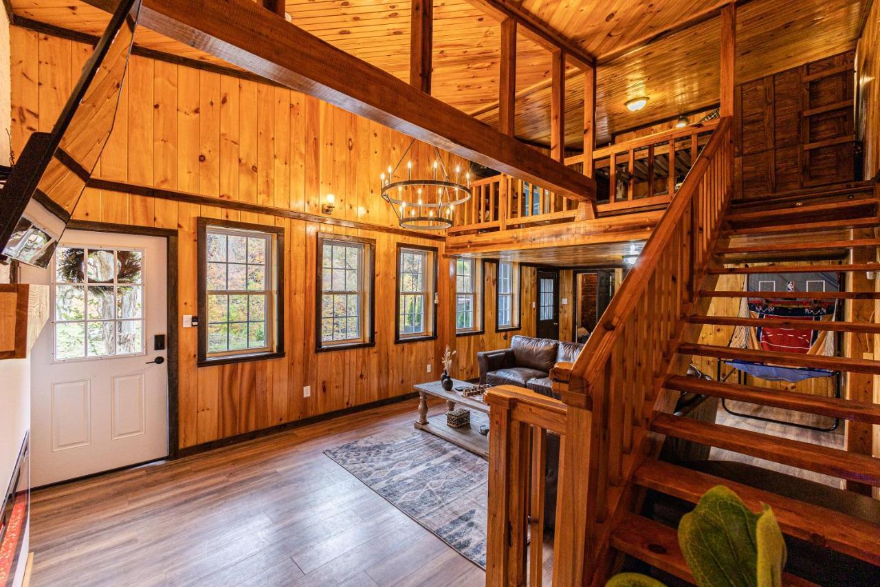Fun Cabin With Hot Tub, Pool Table & Fire Pit - Big Blue 布赖森城 外观 照片