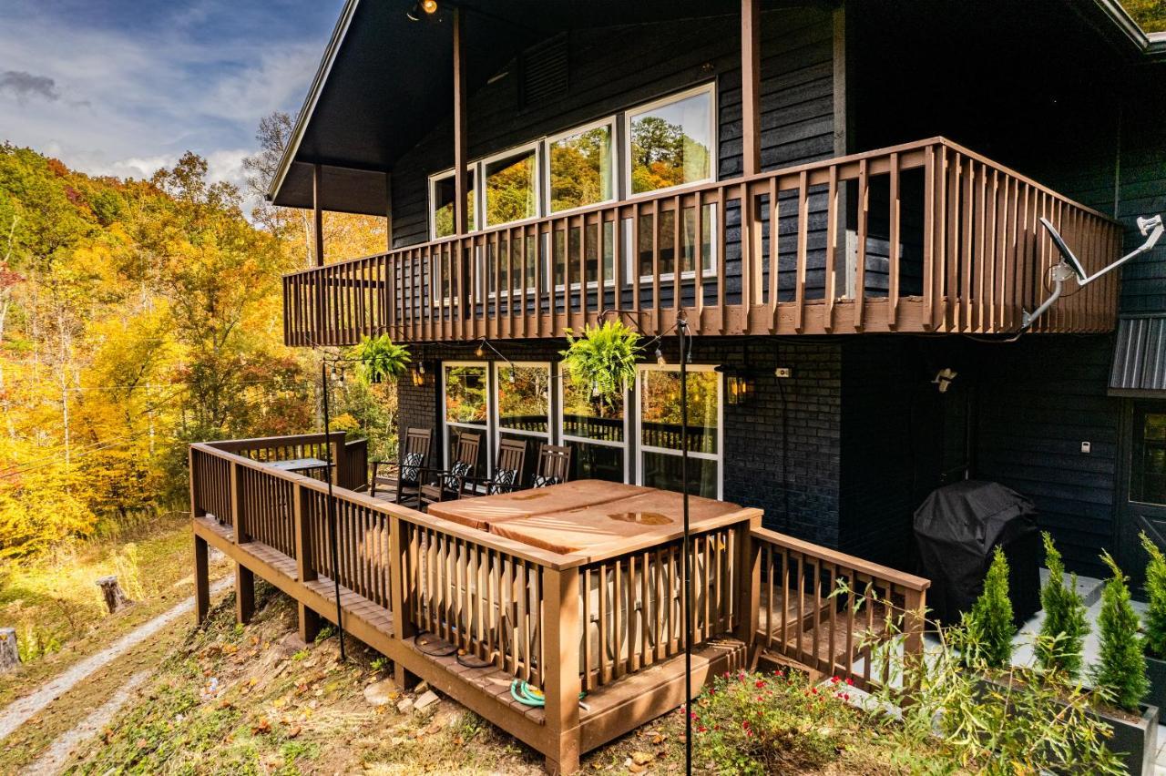 Fun Cabin With Hot Tub, Pool Table & Fire Pit - Big Blue 布赖森城 外观 照片