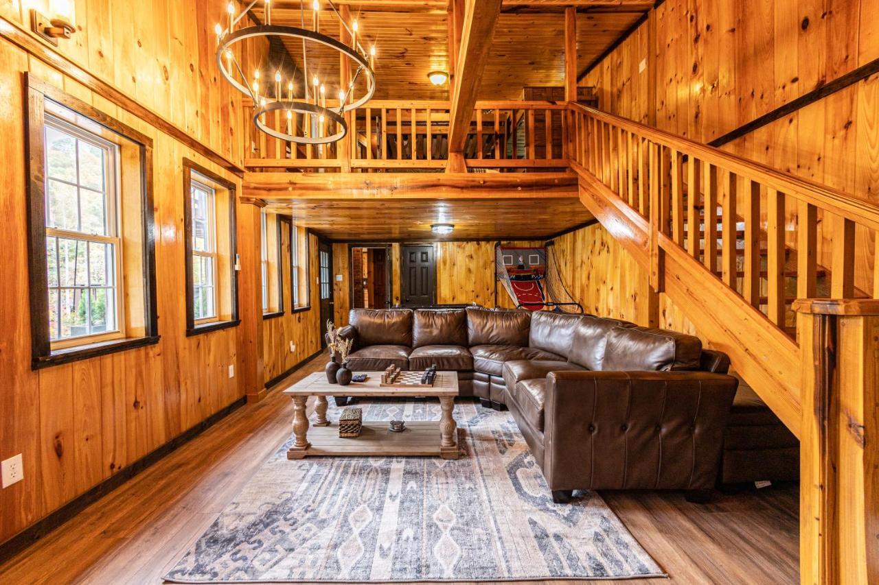 Fun Cabin With Hot Tub, Pool Table & Fire Pit - Big Blue 布赖森城 外观 照片