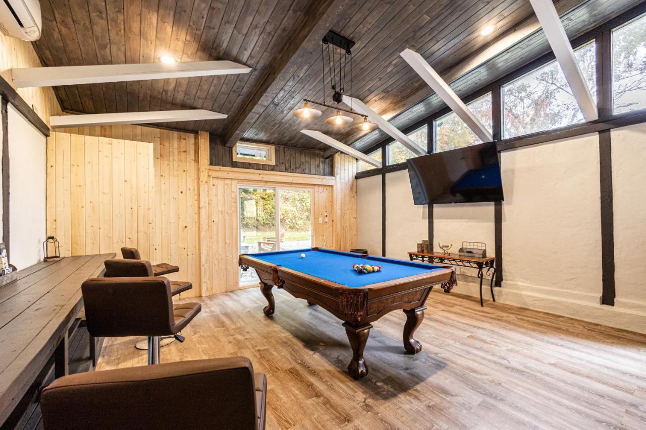 Fun Cabin With Hot Tub, Pool Table & Fire Pit - Big Blue 布赖森城 外观 照片