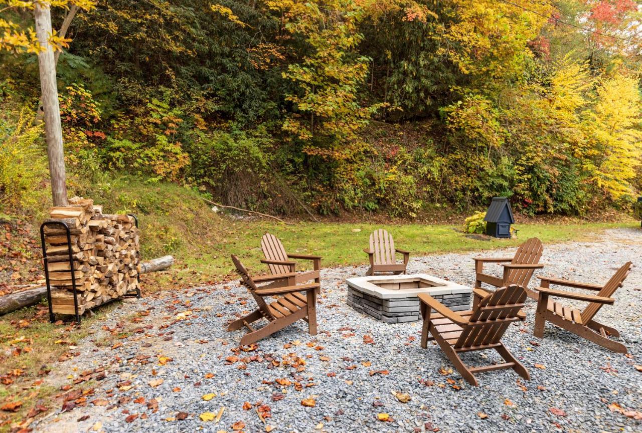 Fun Cabin With Hot Tub, Pool Table & Fire Pit - Big Blue 布赖森城 外观 照片