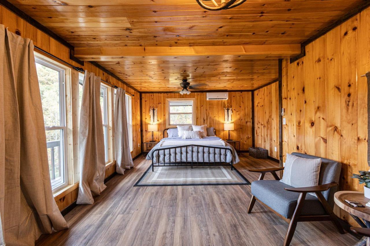 Fun Cabin With Hot Tub, Pool Table & Fire Pit - Big Blue 布赖森城 外观 照片