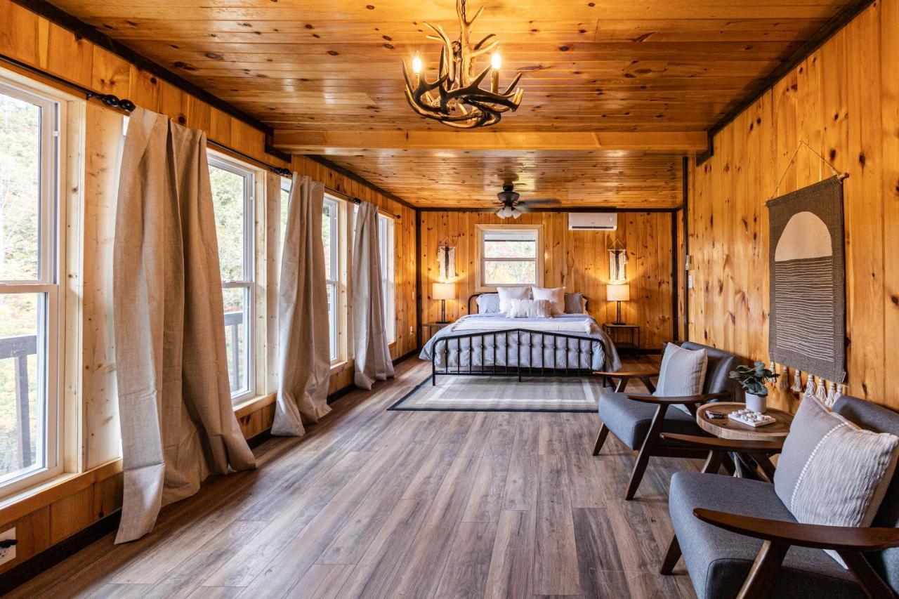 Fun Cabin With Hot Tub, Pool Table & Fire Pit - Big Blue 布赖森城 外观 照片